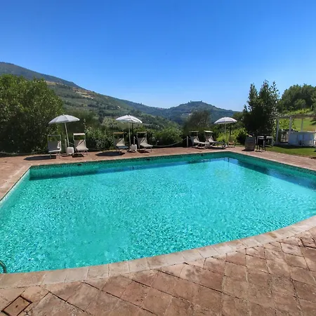 Дом отдыха Picturesque In With Pool